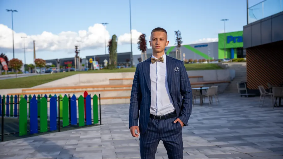 Абитуриентски бал — портрет на открито